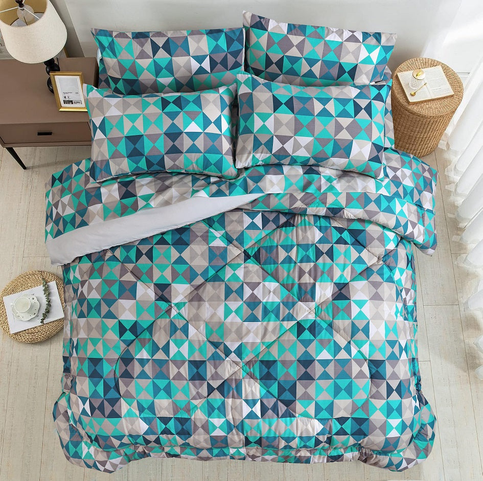 Arrio Duvet Cover set made with luxury cotton, available in king and single sizes. Perfect for soft cotton comfort and luxury bedding, available in Pakistan.